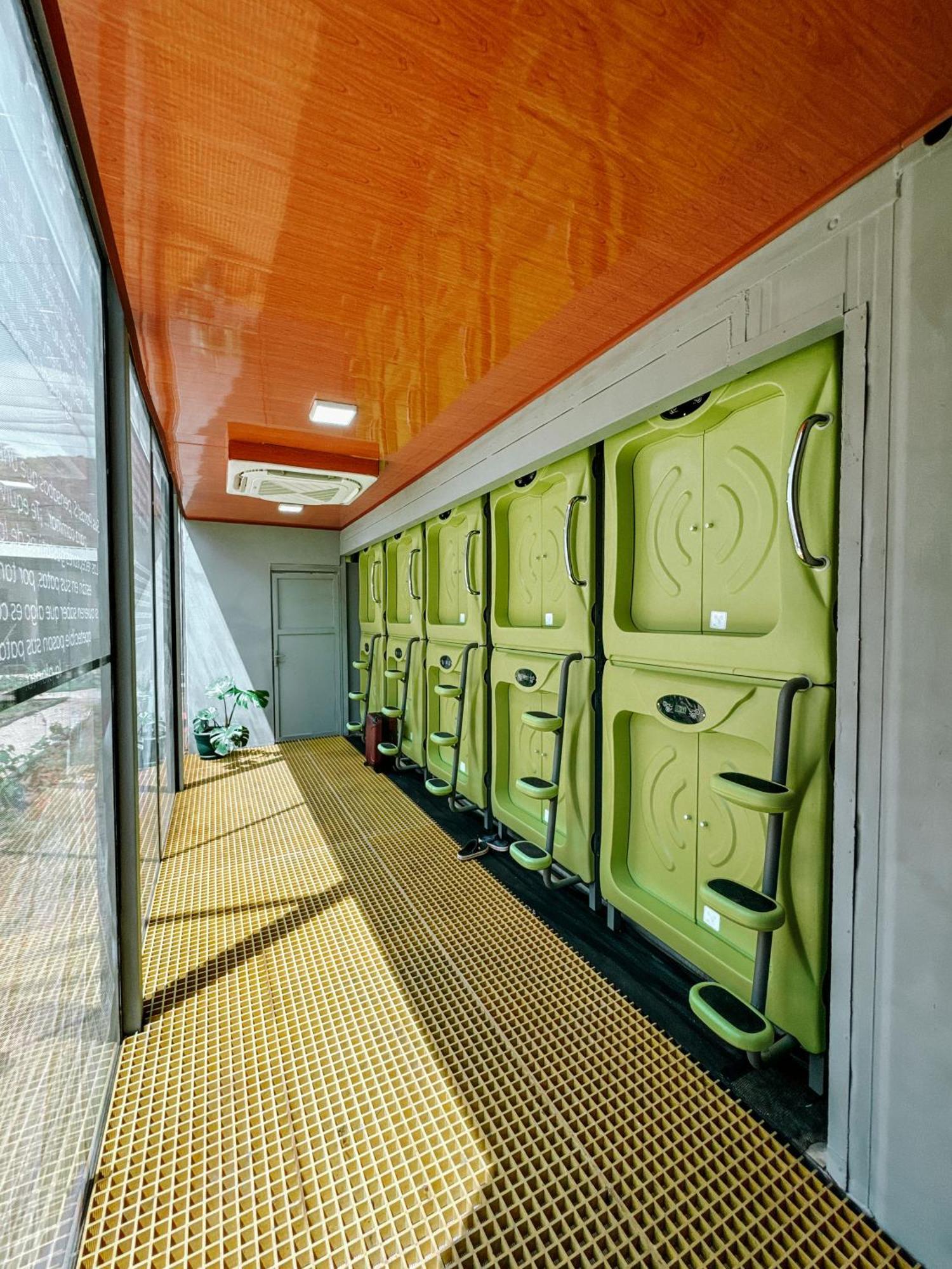 Pupa House - Capsule Hotel - Adults Only تاماريندو المظهر الخارجي الصورة