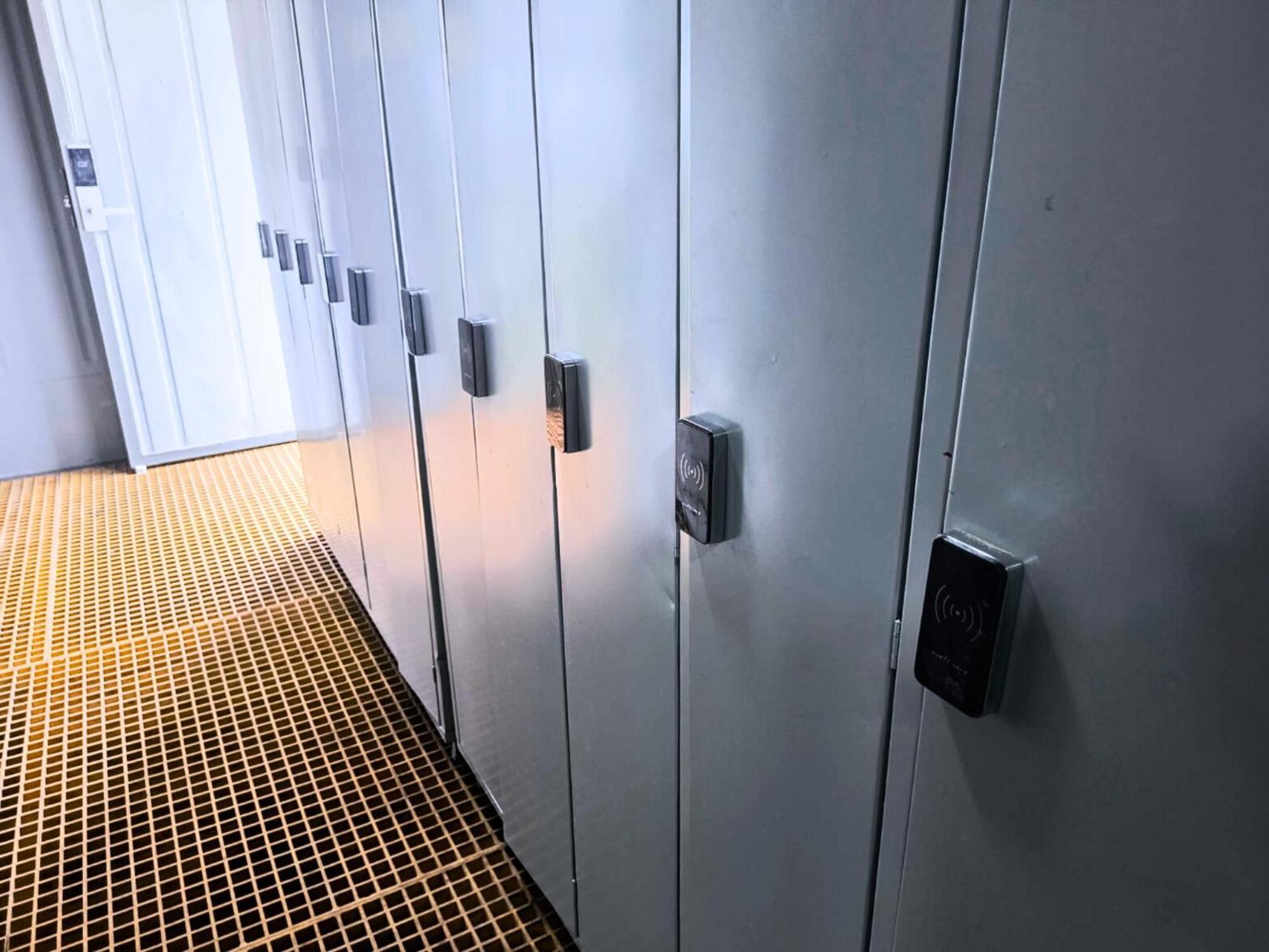 Pupa House - Capsule Hotel - Adults Only تاماريندو المظهر الخارجي الصورة